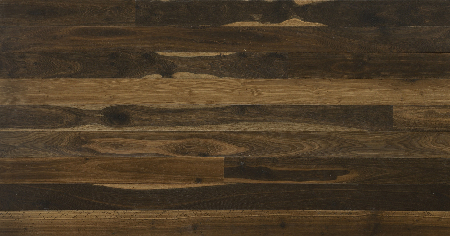 Files_Images_WOODEN-FLOORING_PLANK-HARDWOOD-FLOORING_GRADINGS_BLACK-OAK_Junckers-plank-Black-Oak-Variation